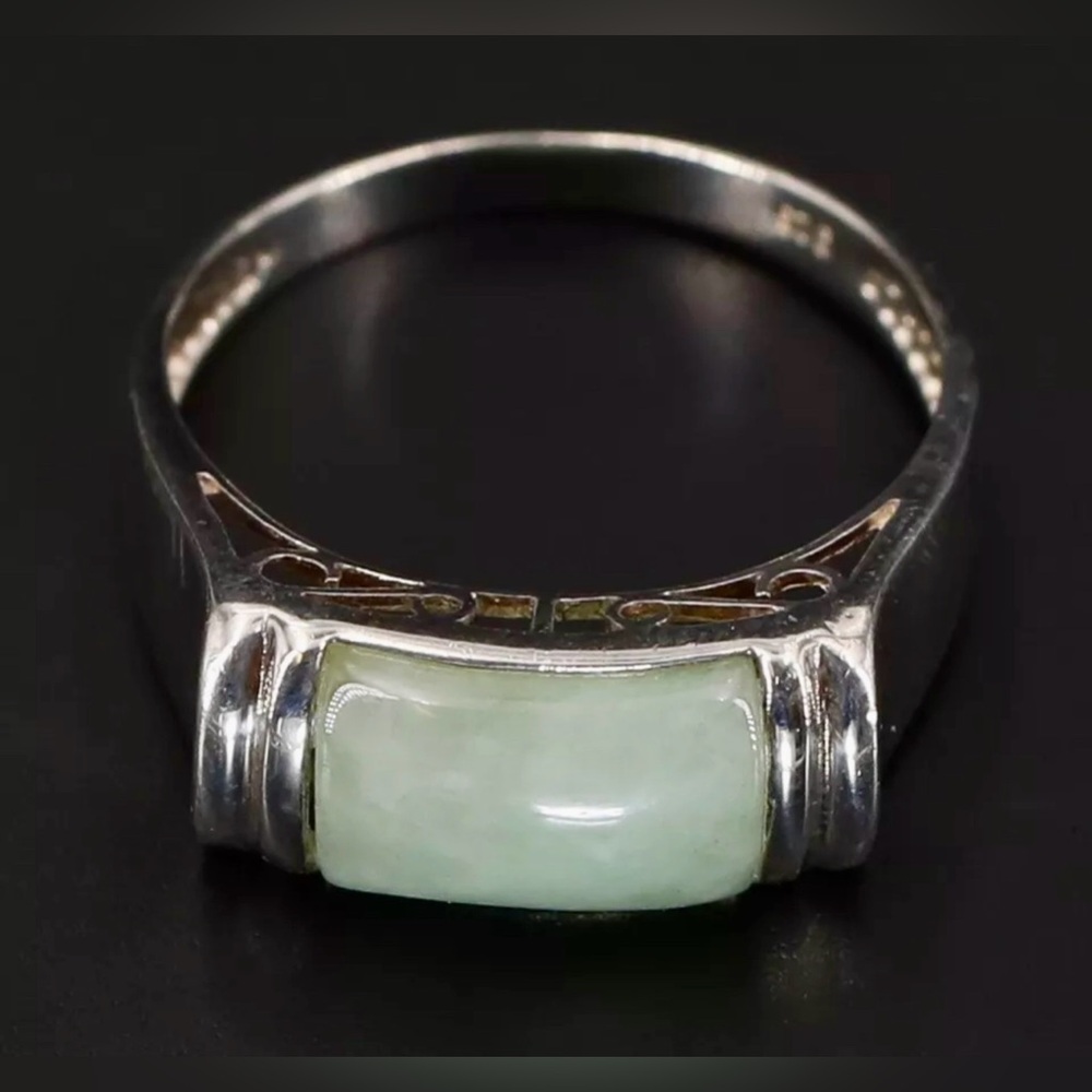 VINTAGE Green Jade Cobochan Bar Ring - Sterling Silver (marked 925) Size 9.5 - Picture 2 of 4